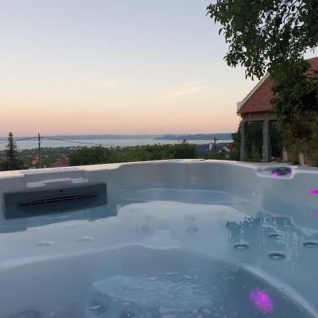 Lakeview Apartments Balatonfuered ภายนอก รูปภาพ