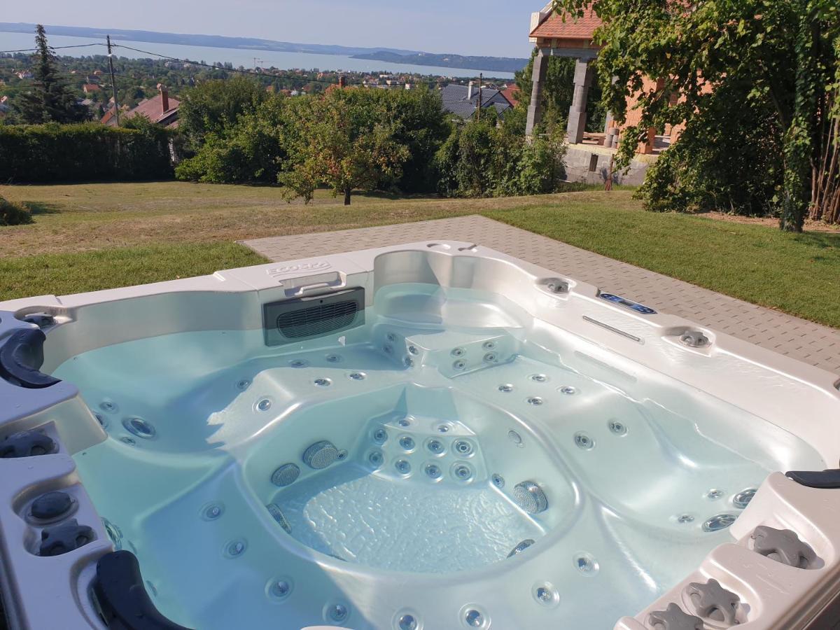 Lakeview Apartments Balatonfuered ภายนอก รูปภาพ