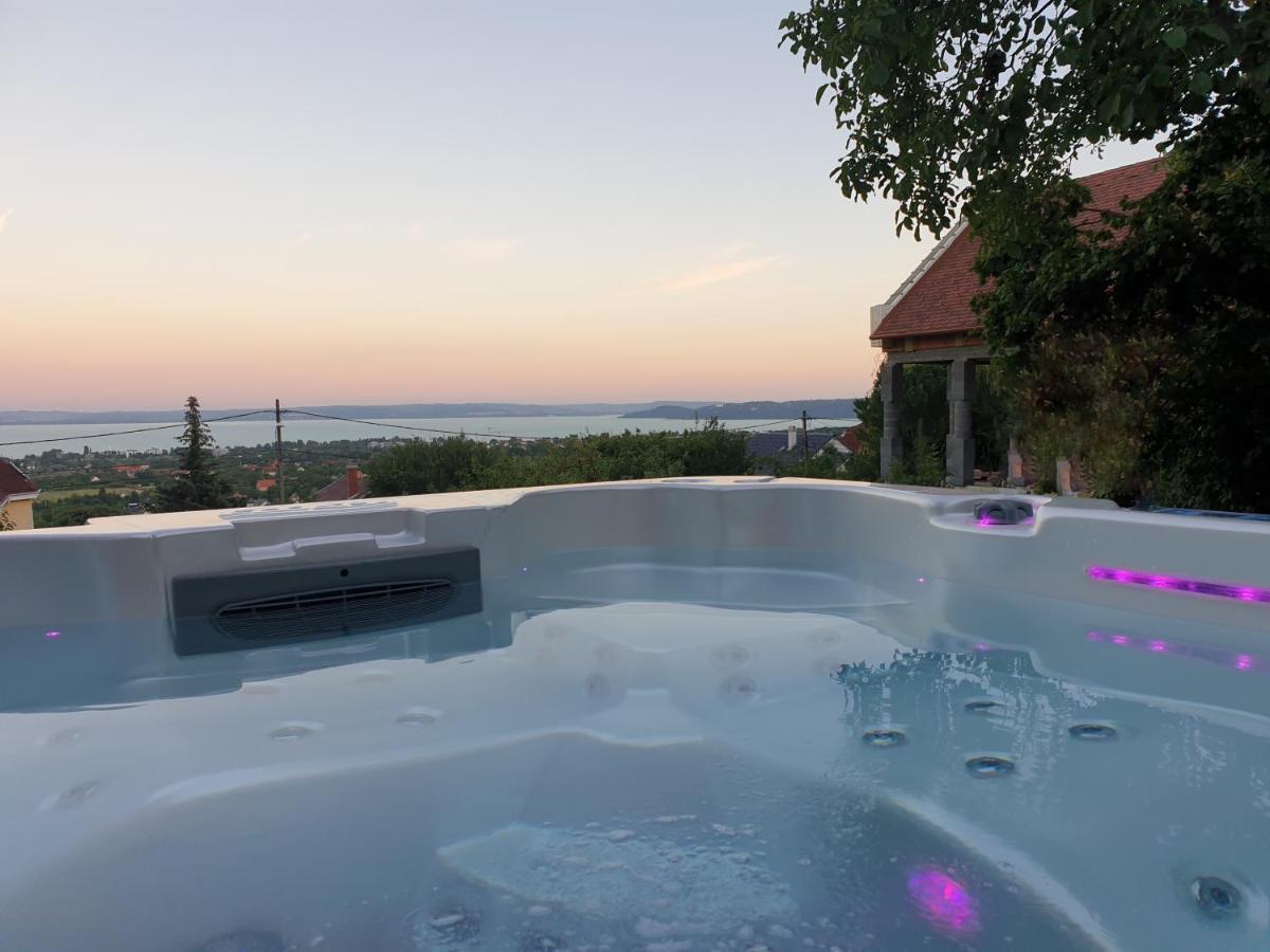 Lakeview Apartments Balatonfuered ภายนอก รูปภาพ
