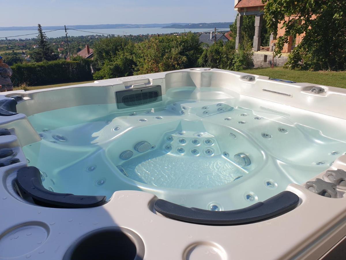Lakeview Apartments Balatonfuered ภายนอก รูปภาพ