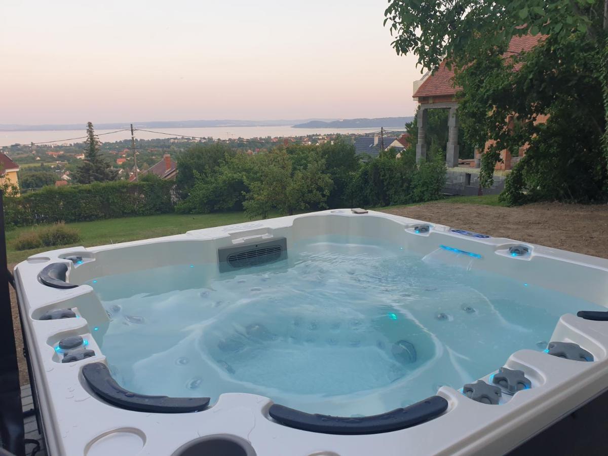 Lakeview Apartments Balatonfuered ภายนอก รูปภาพ