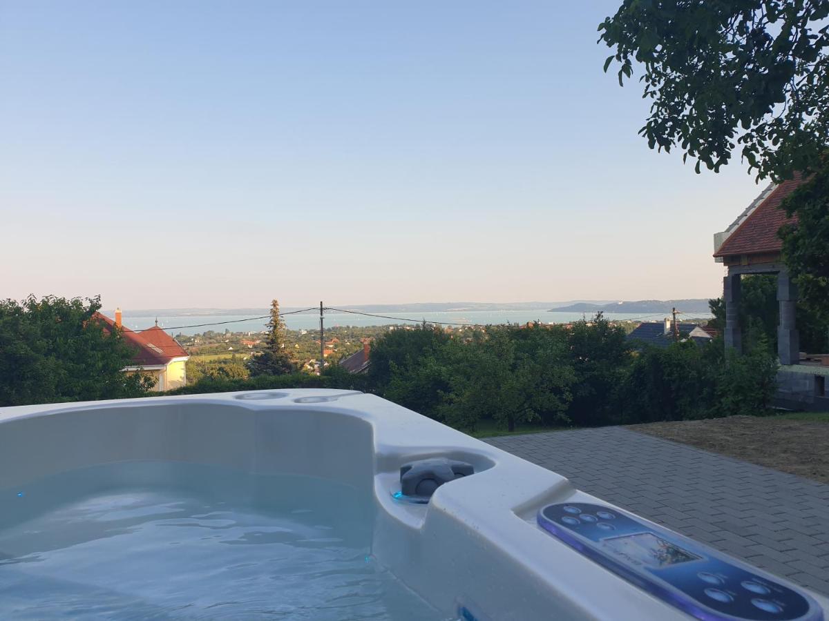 Lakeview Apartments Balatonfuered ภายนอก รูปภาพ