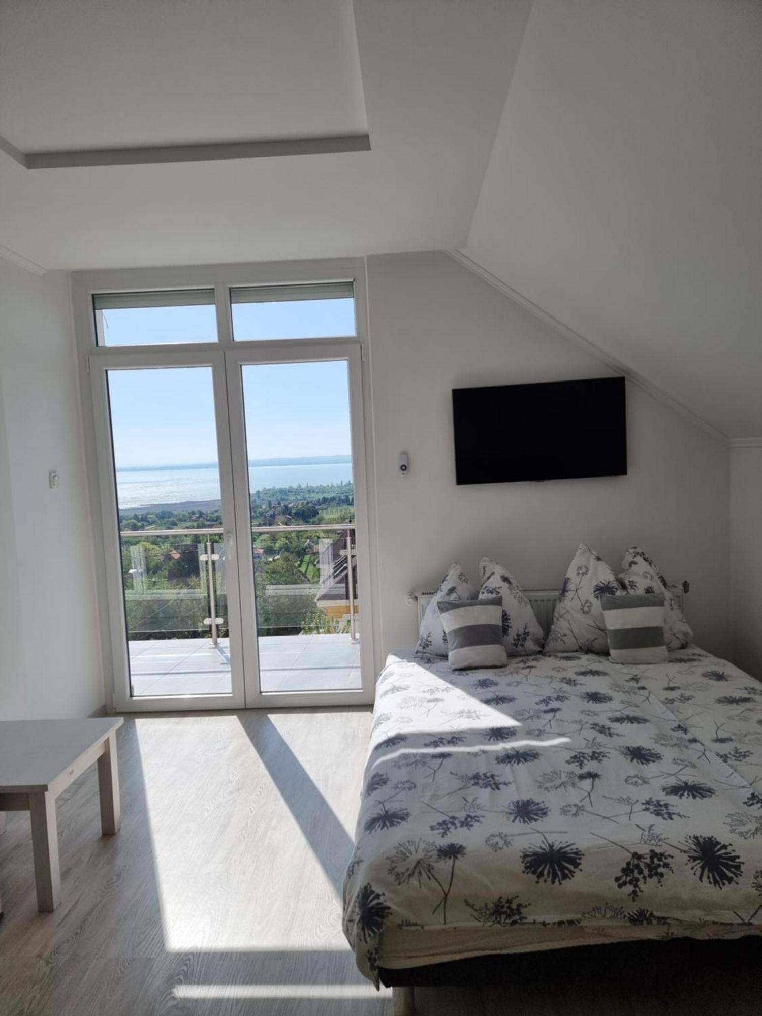 Lakeview Apartments Balatonfuered ภายนอก รูปภาพ