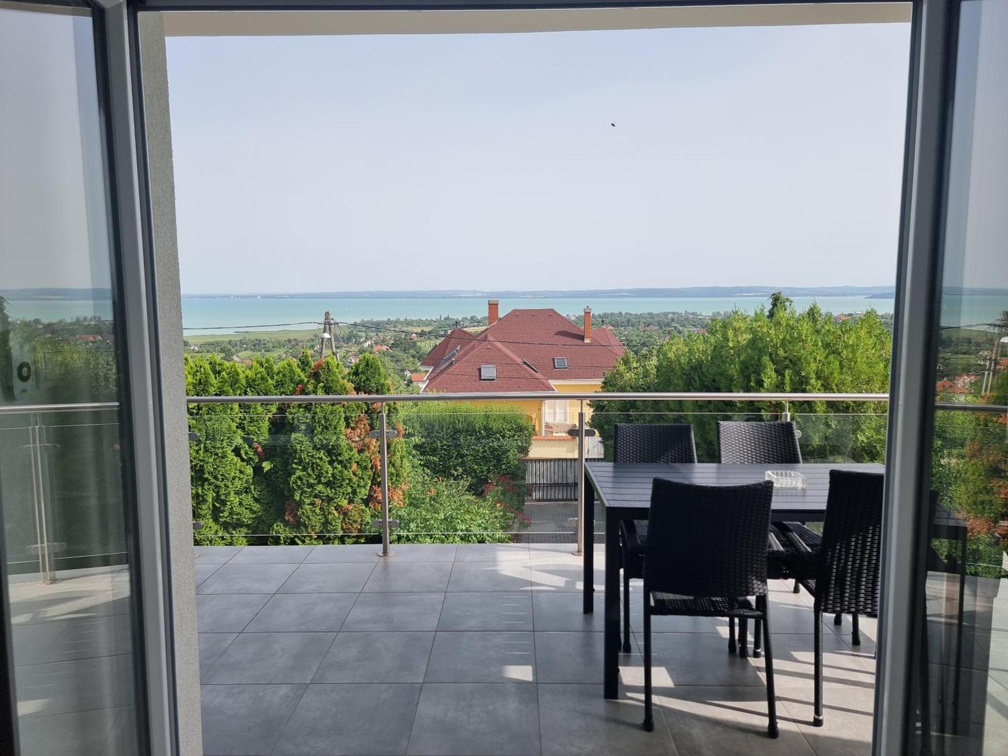 Lakeview Apartments Balatonfuered ภายนอก รูปภาพ