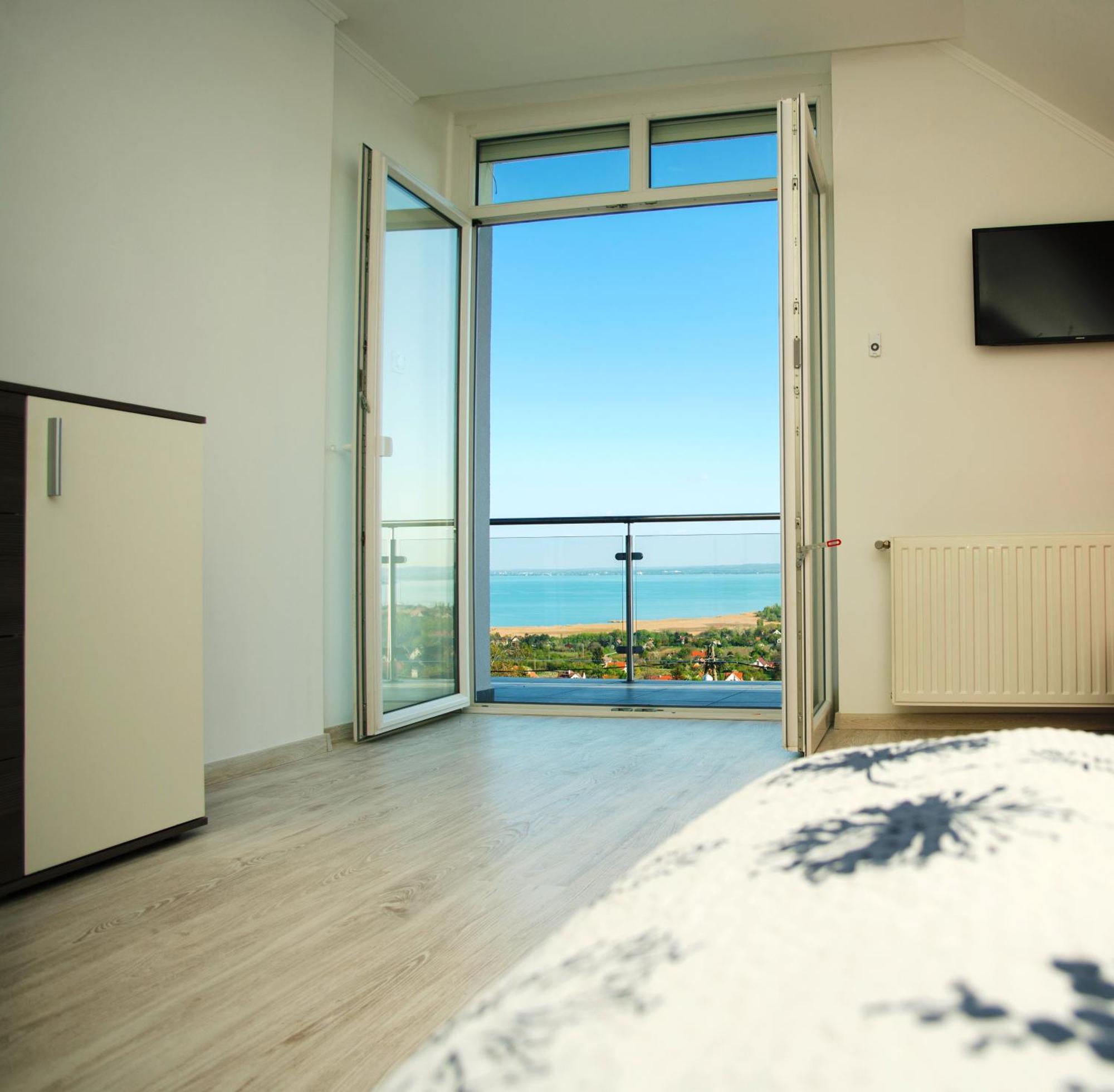 Lakeview Apartments Balatonfuered ภายนอก รูปภาพ