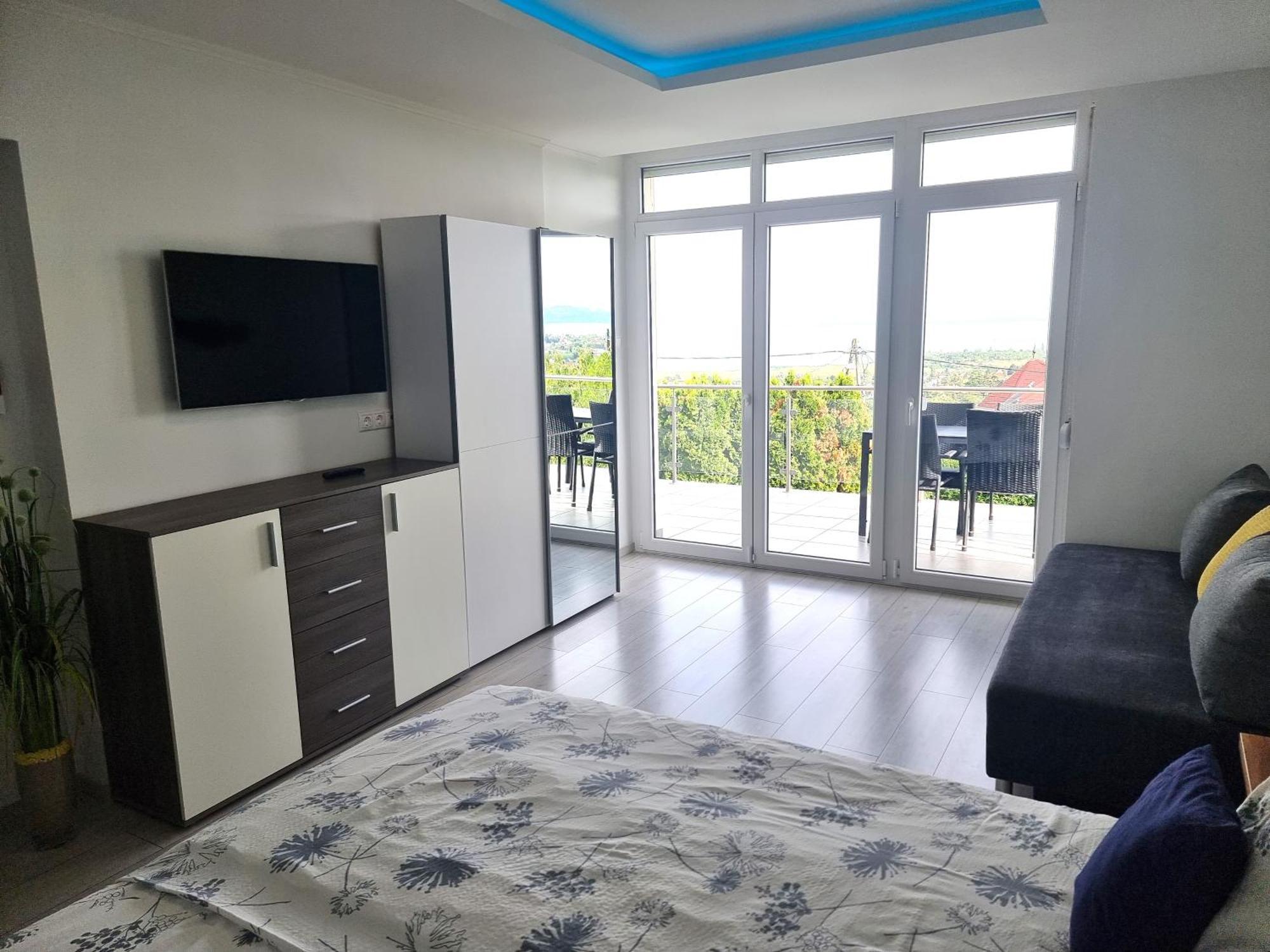 Lakeview Apartments Balatonfuered ภายนอก รูปภาพ